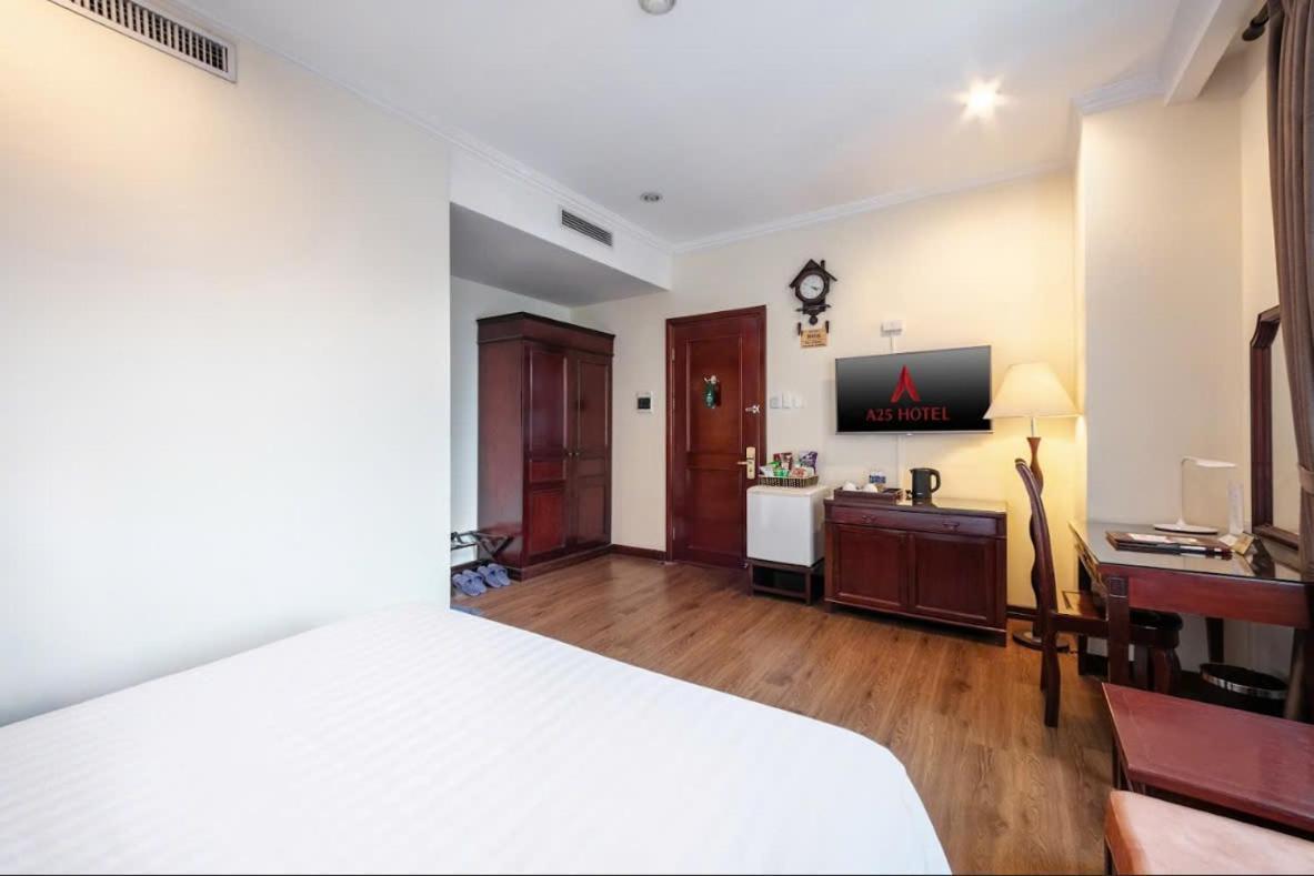 A25 Hotel - 15 Tran Quoc Toan Ханой Екстер'єр фото