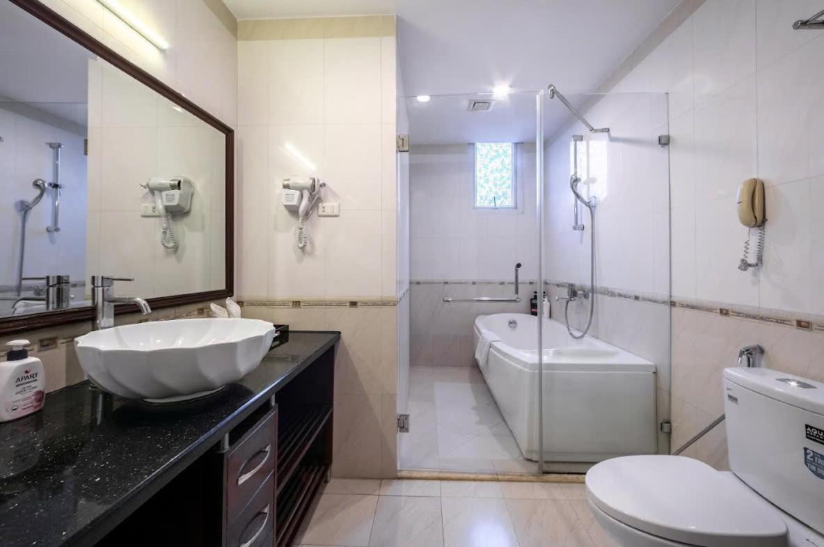 A25 Hotel - 15 Tran Quoc Toan Ханой Екстер'єр фото